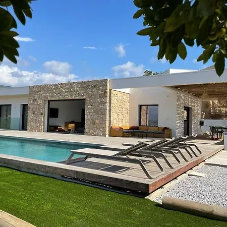 Vila Alandra Pietrosella